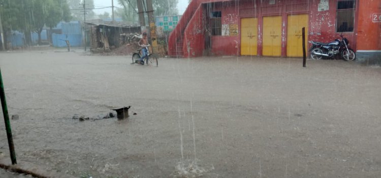 सकट में डेढ़ घंटे तक जमकर बरसी बारिश, किसानो के चेहरे पर दिखी खुशी