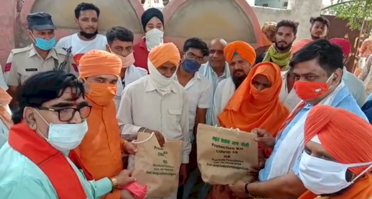 चाइना बार्डर पर घायल हुए फौजी सुरेंद्र सिंह के घर सांसद और भाजपा प्रदेश उपाध्यक्ष पंहुचे