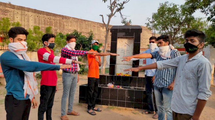 शहीद स्थल पर श्रद्धा सुमन अर्पित कर यूथ फॉर नेशन के कार्यकर्ताओं ने दी स्वामी विवेकानंद और गलवान के शहीदों को श्रद्धांजलि