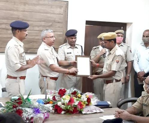 मारवाड़ पुलिस थाने के जवान रामकेश मीणा का  पुलिस अधीक्षक ने किया सम्मान