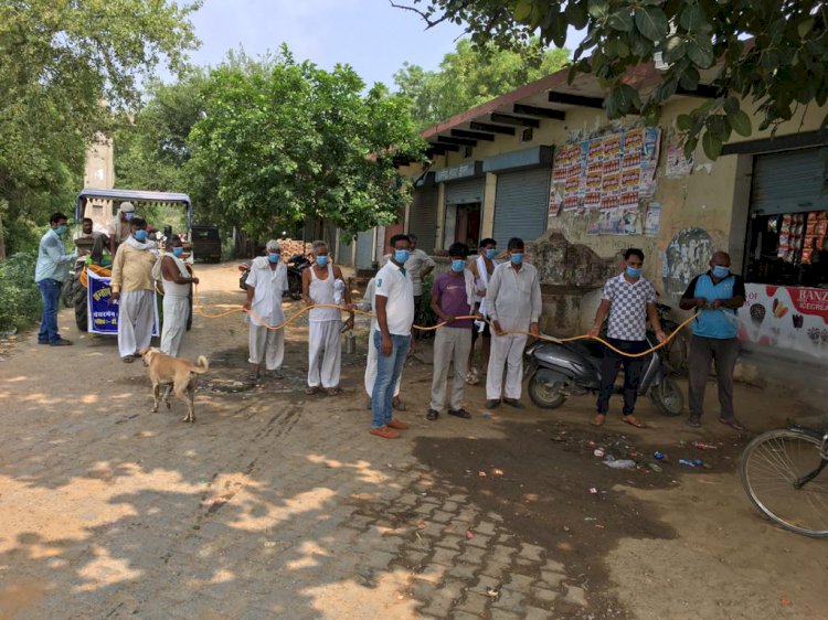 कोराना के संक्रमण को नष्ट करने के लिए डीप सैनेटाएज दवा का छिड़काव एवं मास्क वितरण किए