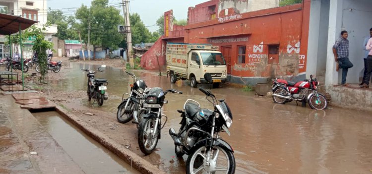 बारिश के बाद बढ़ी उमस व गर्मी से लोग परेशान, सूख रही फसलों को मिला जीवनदान