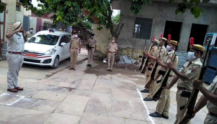 नवनियुक्त एसपी पहुंचे बयाना, पुलिसकर्मीयो से किया संवाद