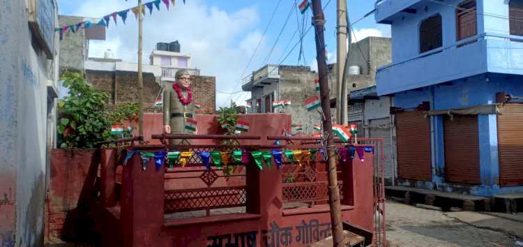 स्वतंत्रता सेनानी सुभाष चंद्र बॉस की प्रतिमा पर माल्यार्पण  कर फहराया राष्ट्रीय ध्वज