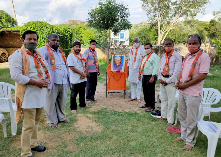 पूर्व प्रधानमंत्री अटल बिहारी वाजपेयी की पुण्यतिथि मनाई