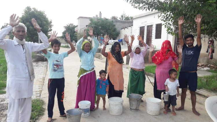 ग्राम नूर नगर में स्कूल के पीछे जाटव बस्ती में बूंद-बूंद को तरस रहे हैं ग्रामीण