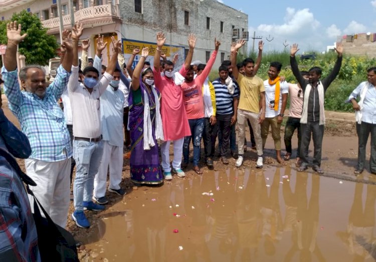 बयाना रूपवास मेगाहाइवे की टोल वसूली के बावजूद नही ले रहे सुध, खस्ताहाल से बढ रही दुर्घटनाऐं