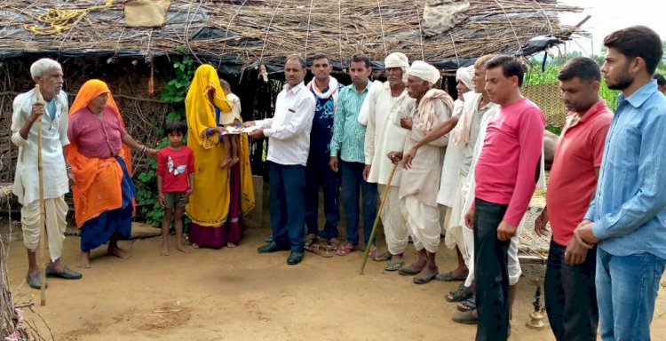 सोशल मीडिया की मिशाल, मृतक ग्वाले की दो बालिकाओं को दो लाख अस्सी हज़ार का मिला सहयोग