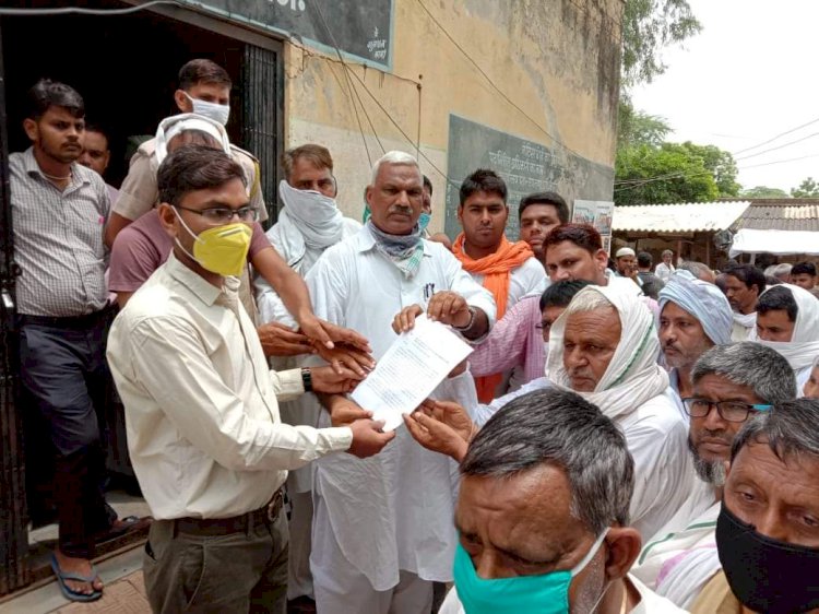 बाईक सवार को लूट गोली मारकर हत्या का खुलासा नही होने पर निकाला मोन जुलूस मुख्यमंत्री के नाम सौपा ज्ञापन