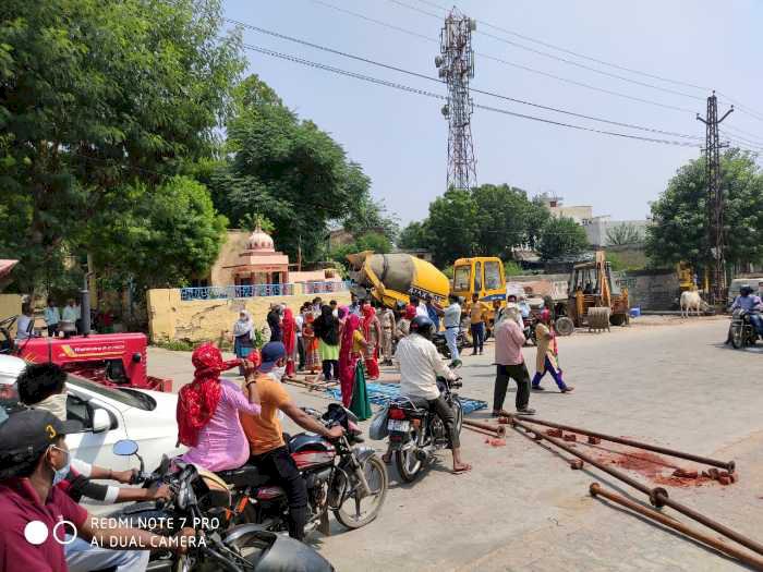 पेयजलापूर्ति नही होने से नाराज महिलाओं ने जलदाय कार्यालय पर किया जोरदार हंगामा