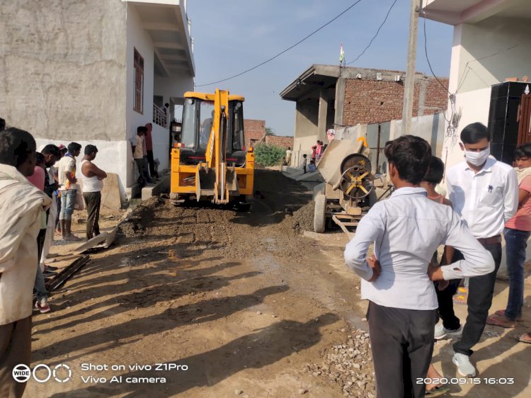 गुणवत्ता युक्त   कार्य नहीं पाए जाने पर नगर पालिका ने उधेडी सड़क