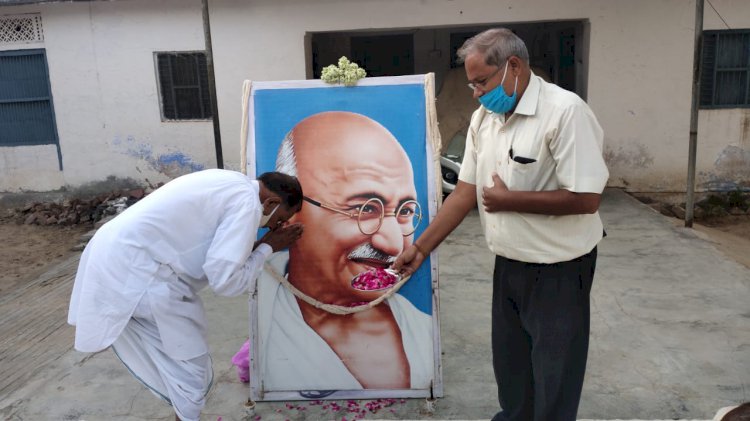 राष्ट्रपिता महात्मागांधी व पूर्व प्रधानमंत्री शास्त्री को किया याद