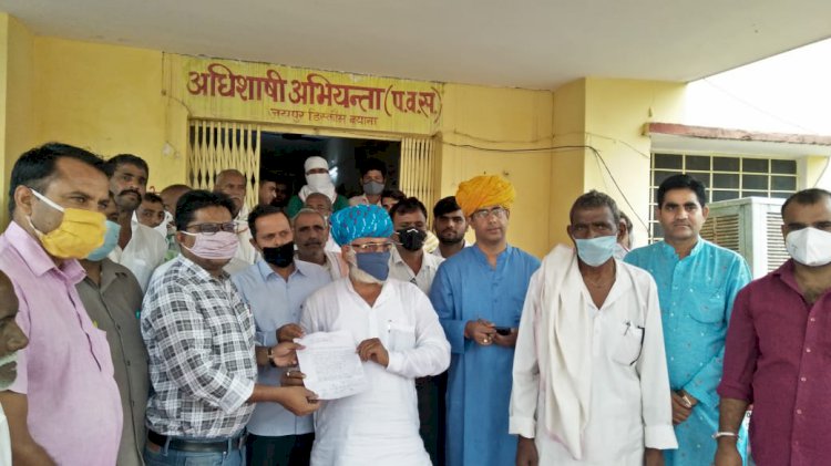 बिजली की मांग को लेकर किसानो ने किया सानकेतिक धरना प्रदर्शन,ज्ञापन सौपकर आन्दोलन की चेतावनी