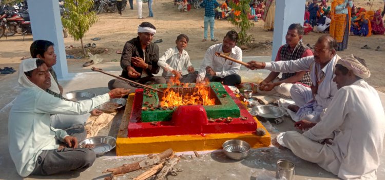 कोरोना महामारी से निजात पाने व क्षेत्र की खुशहाली सुख समृद्धि की कामना के साथ भैसासुर बाबा मंदिर पर हुआ हवन यज्ञ