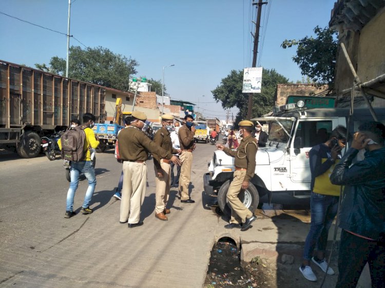 पुलिस व प्रशासनिक अधिकारियो ने काटे चालान, 56 लोगो से वसूला 16 हजार 400 रूपये जुर्माना